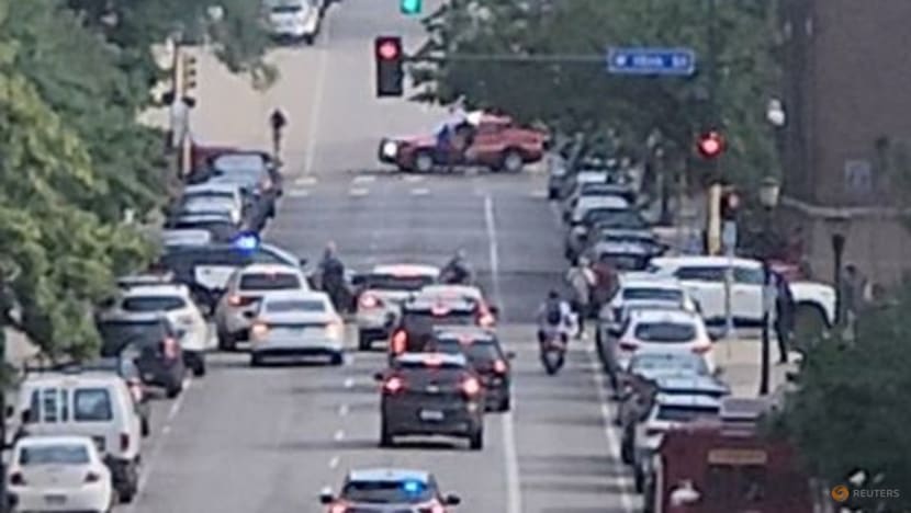 Shooting in US city of Minneapolis kills 3, including police officer Shooting in US city of Minneapolis kills 3, including police officer