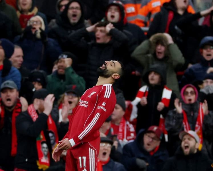 Man Utd strengthen top-four bid, Liverpool held by Spurs