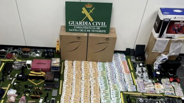 西班牙14名机场员工涉偷窃被捕 涉案金额超过284万