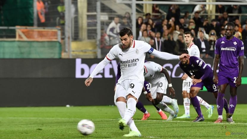 Missed penalties haunt Milan as De Gea helps Fiorentina seal 2-1 win