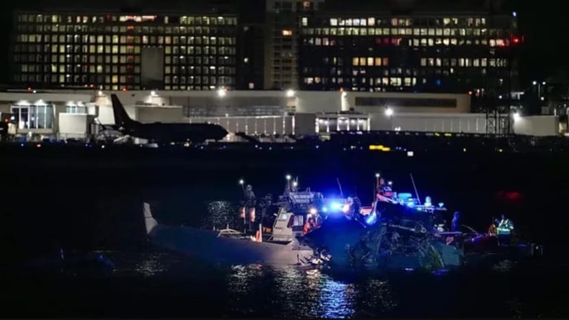 Lapangan Terbang Nasional Reagan ditutup; operasi cari mangsa nahas American Airlines diteruskan