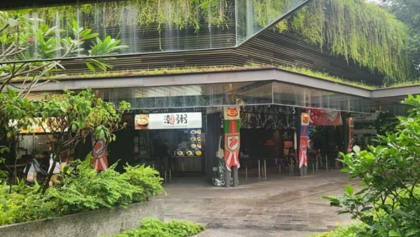 Peniaga Bukit Canberra terikat kontrak sedia makanan percuma: Peguam