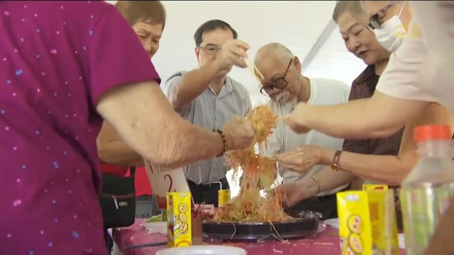 活跃乐龄中心和策划公司办春节活动 为年长者送温暖