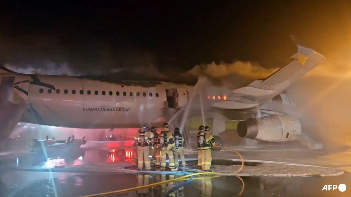 韓国の飛行機の火災は7人の負傷を残します