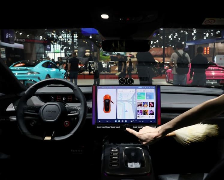 Commentary: Why carmakers need to bring back buttons