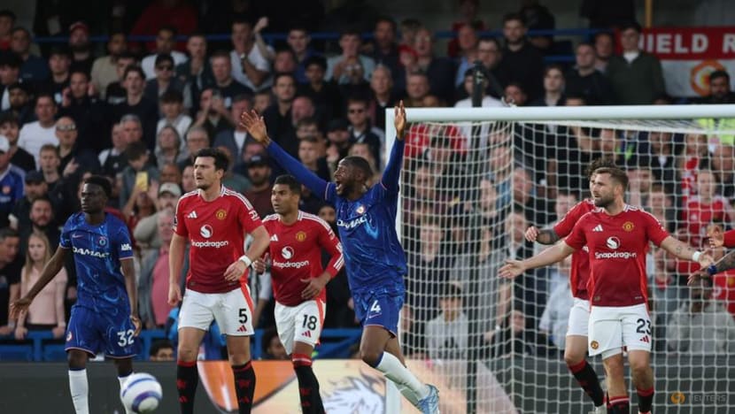 Chelsea beat Manchester United to stay on course for Champions League