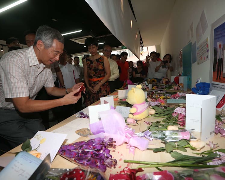PM Lee meets with well-wishers at Tanjong Pager CC; pens get-well note for Mr Lee Kuan Yew
