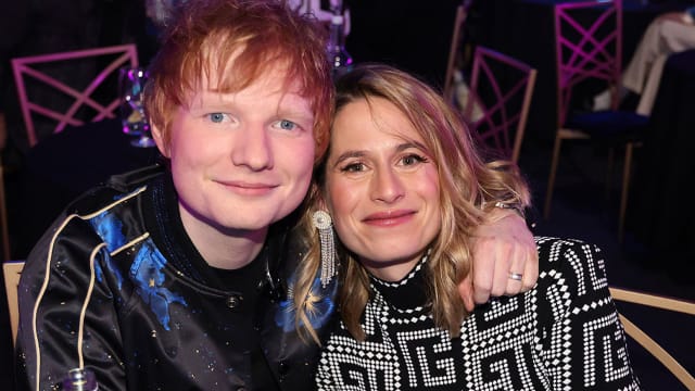 Ed Sheeran二度当爸　晒袜曝前世情人报到