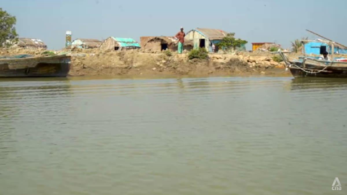 Rising seas force Pakistan’s coastal communities to flee