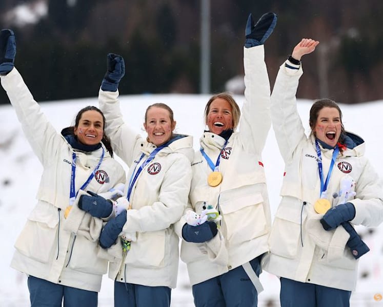 Crosscountry-Norway win women's relay, Sweden fight back to take silver
