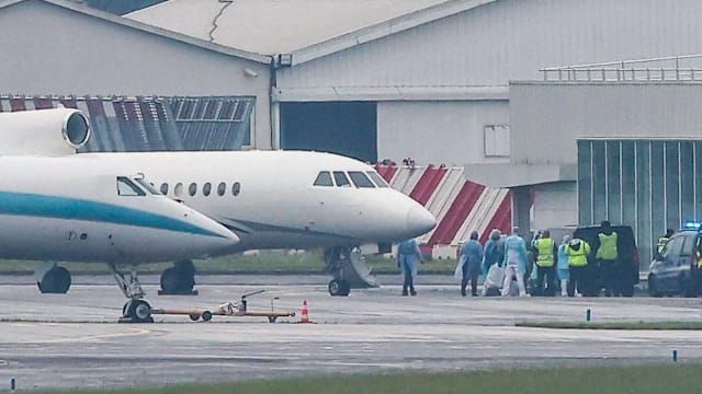 从爆发汉坦病毒疫情游轮返国途中  法国籍乘客出现感染症状
