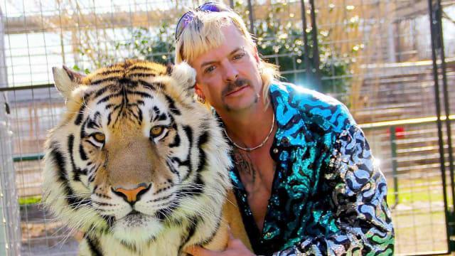 “Tiger King”Joe Exotic梅开四度！62岁狱中迎娶34岁小男友
