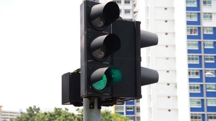 Lampu isyarat ini bantu golongan kurang daya penglihatan menyeberang jalan raya Lampu isyarat ini bantu golongan kurang daya penglihatan menyeberang jalan raya