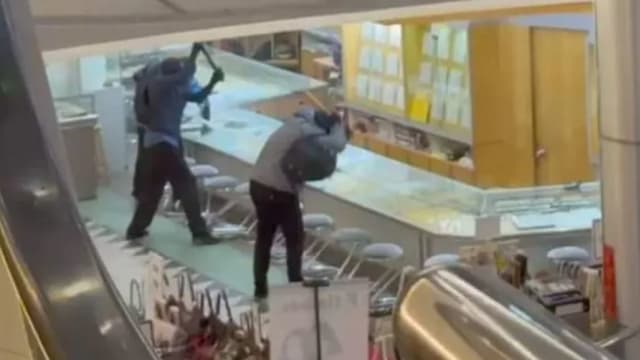马国一周三起持枪抢金店案 警方不排除是同一批劫匪
