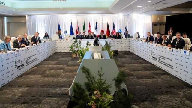 G7财长会议结束 承诺解决全球经济过度失衡问题