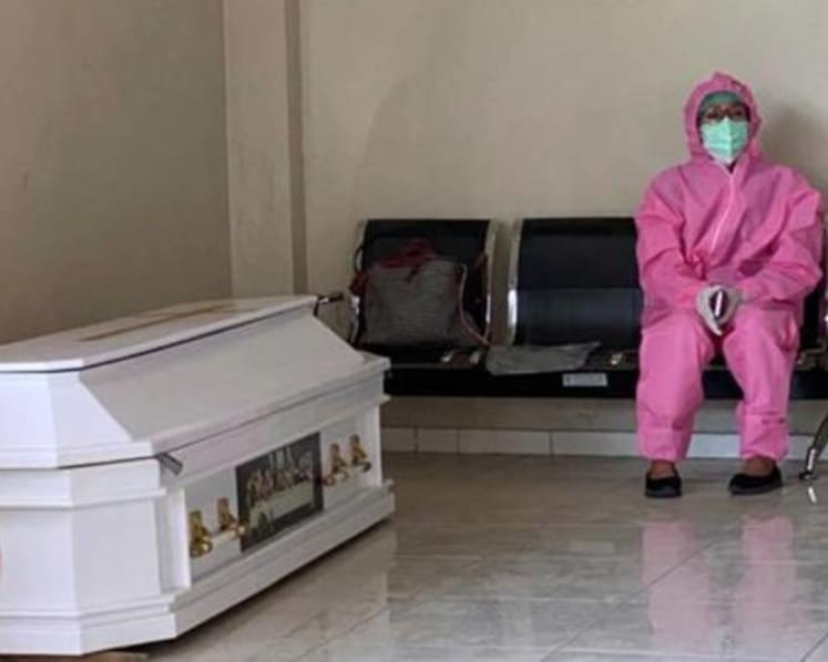 Commentary: Overwhelmed Indonesian hospitals with COVID-19 cases behind high doctor fatalities