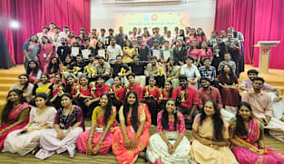 விசில்... கைதட்டலுக்கு இடையே மேடையில் மிளிர்ந்த இளையர்கள்