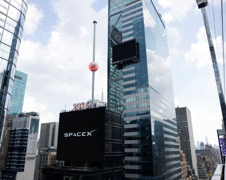 US tech megacaps slide as SpaceX extends slump, AI expense concerns grow 