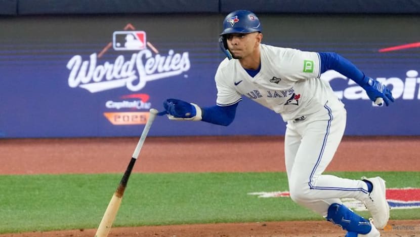 Baseball-Blue Jays stun Ohtani, Dodgers in World Series opener