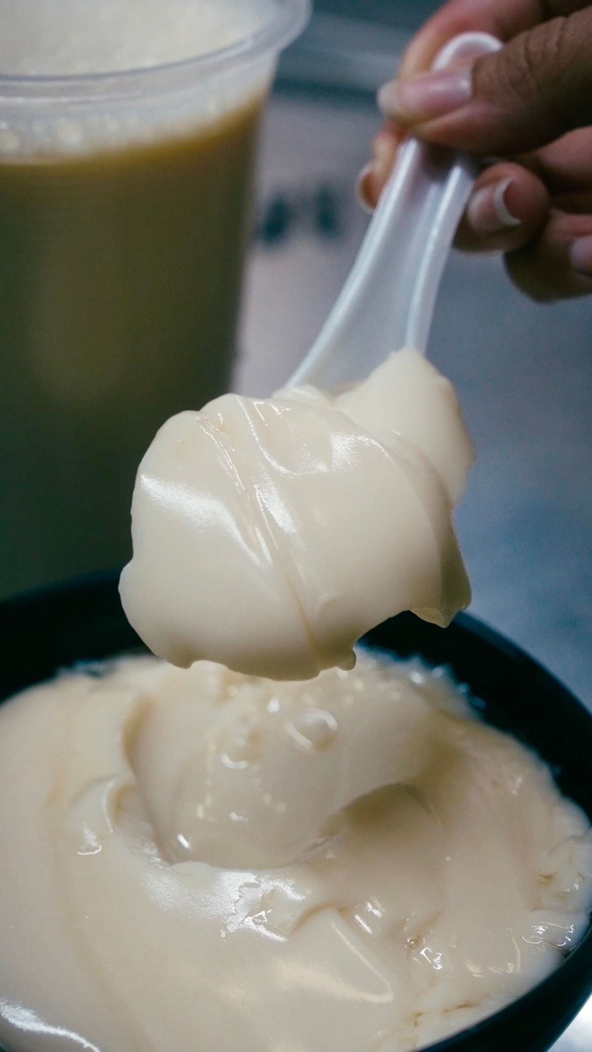 Lee Kuan Yew’s Fave Tau Huay Stall Teck Seng Soya Bean Milk Still Run By 72-Year-Old Hawker From 2am Daily
