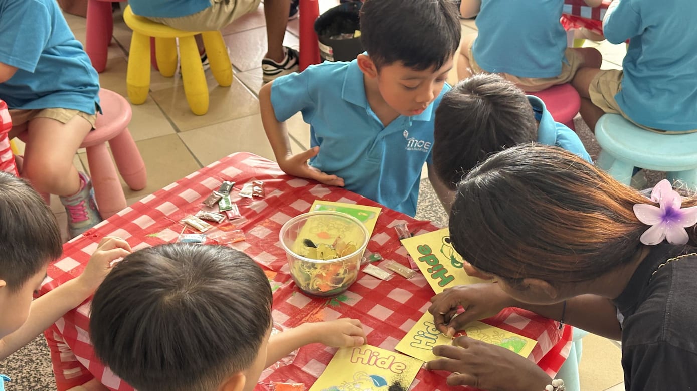 约240名学前儿童参加了在伟源小学的教育部幼儿园举办的全国保家安民计划嘉年华。（图：沈欣颖）