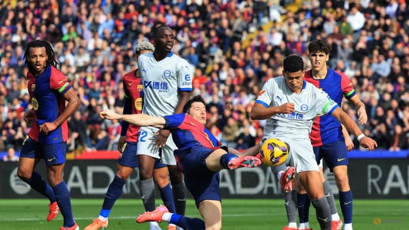 Lewandowski strike gives Barcelona 1-0 win over Alaves  