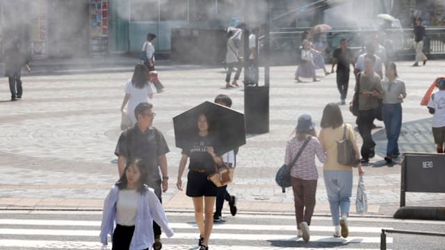 高温天气持续 日本东京发布中暑警戒警报