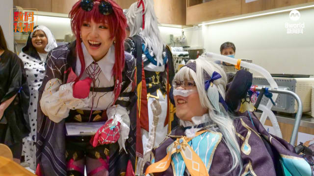 25岁患罕疾青年热爱动漫 同好办主题生日派对助圆梦