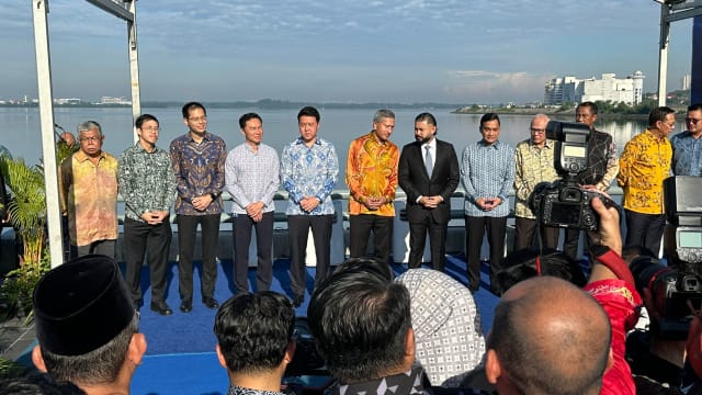 新马官员会面 欢庆新柔长堤通车100周年