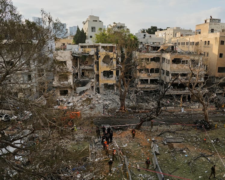 Iranian missiles hit Tel Aviv and Haifa, Israel warns of tough response