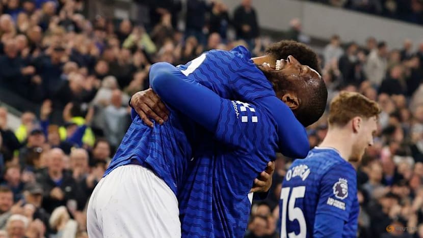 Rosenior bemoans 'cheap goals' as Everton thump Chelsea