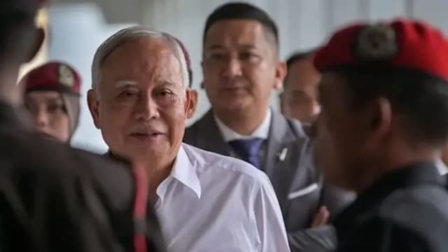 纳吉获有条件特赦后首次公开露面 仍未转居家服刑