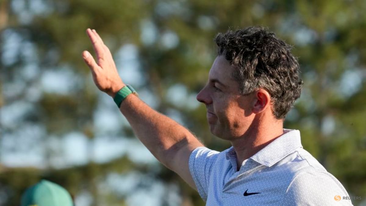 Carefree McIlroy strengthens grip on Masters title defence