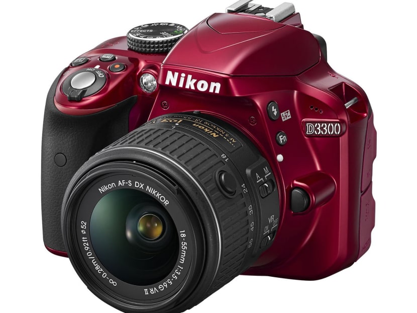 Nikon announces new DSLR with retractable kit lens