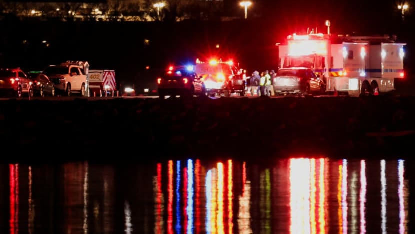 Sudah 18 jenazah berhasil dievakuasi dalam insiden pesawat tabrak helikopter Black Hawk di AS