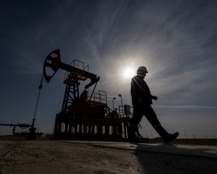 Oil rises more than a dollar per barrel as US launches fresh strikes against Iran