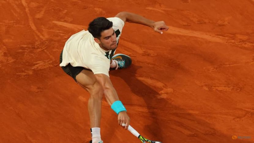 Merciless Alcaraz flattens Paul at French Open to reach semis