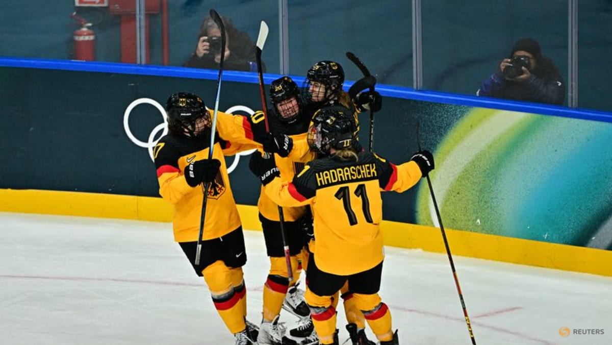 Ice hockey-Germany embrace underdog role after clinching second place in Group B