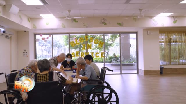 晨光|晨心诚意：施比受更有福 本地青年课余当义工