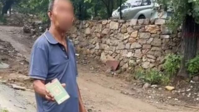 中国景区村民径自索停车费 扬言不给就砸车