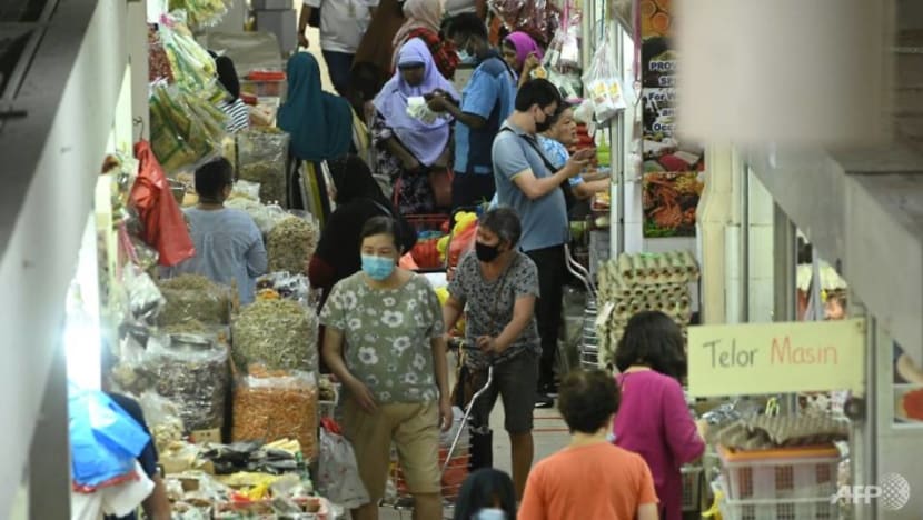 Food handlers in wet markets only need to wear a mask if dealing with ready-to-eat, cooked food: SFA Food handlers in wet markets only need to wear a mask if dealing with ready-to-eat, cooked food: SFA