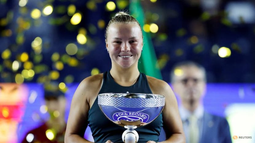 Shnaider downs Alexandrova to claim Monterrey Open title