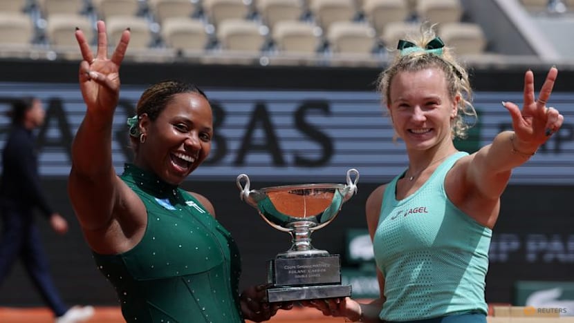 Top seeds Siniakova and Townsend clinch French Open women's doubles title