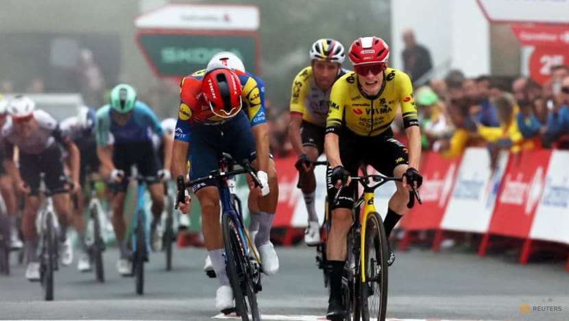 Vingegaard aces final ascent to win Vuelta stage two, takes red jersey