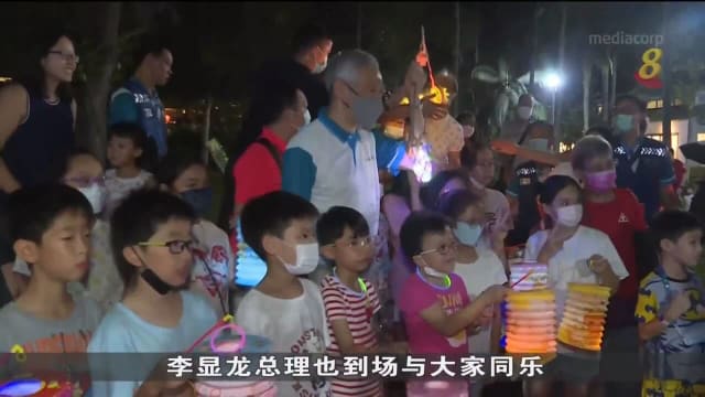 李总理同德义区居民提前庆祝中秋节