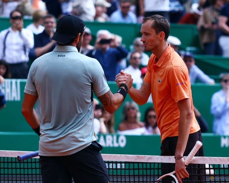 Medvedev smashes racket during 6-0 6-0 loss in Monte Carlo