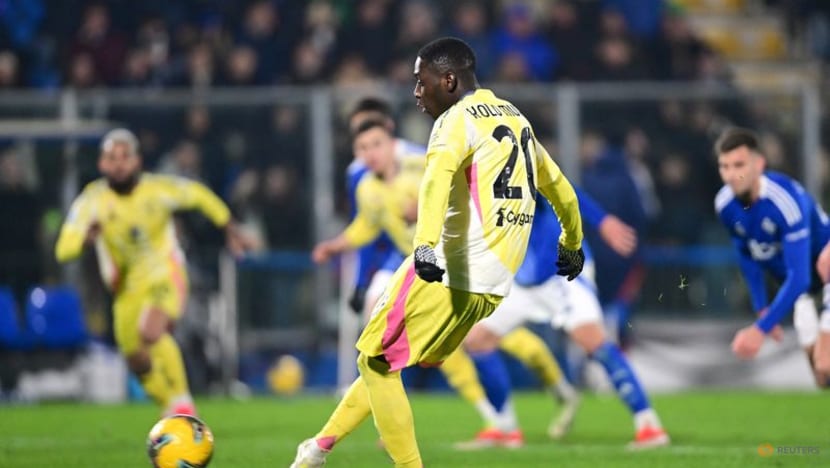 Kolo Muani snatches win for Juventus at Como with late penalty