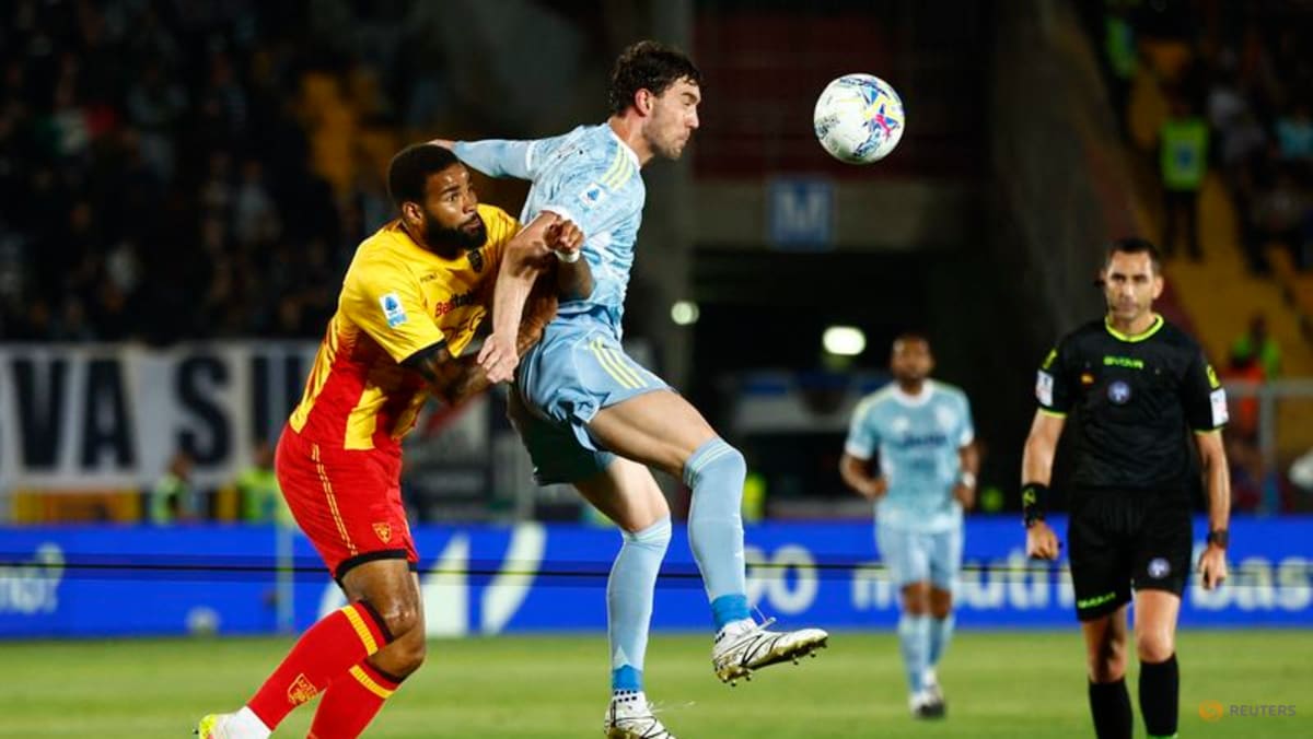 Vlahovic strikes after 10 seconds as Juve climb to third with Lecce win