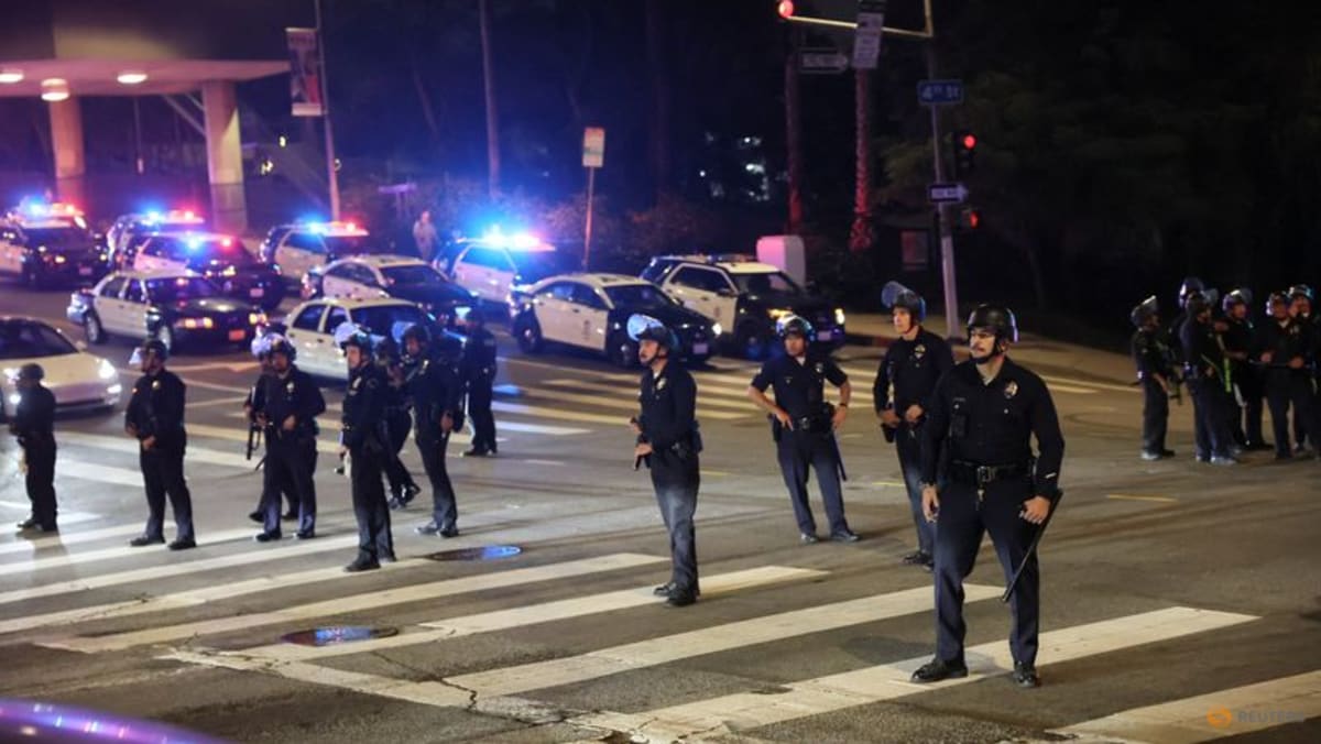 US-Städte bereiten sich auf weitere Proteste vor, während Teile von Los ...