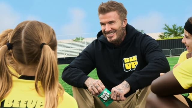 获授爵位后启动新事业　David Beckham大力推广蜂蜜零食！